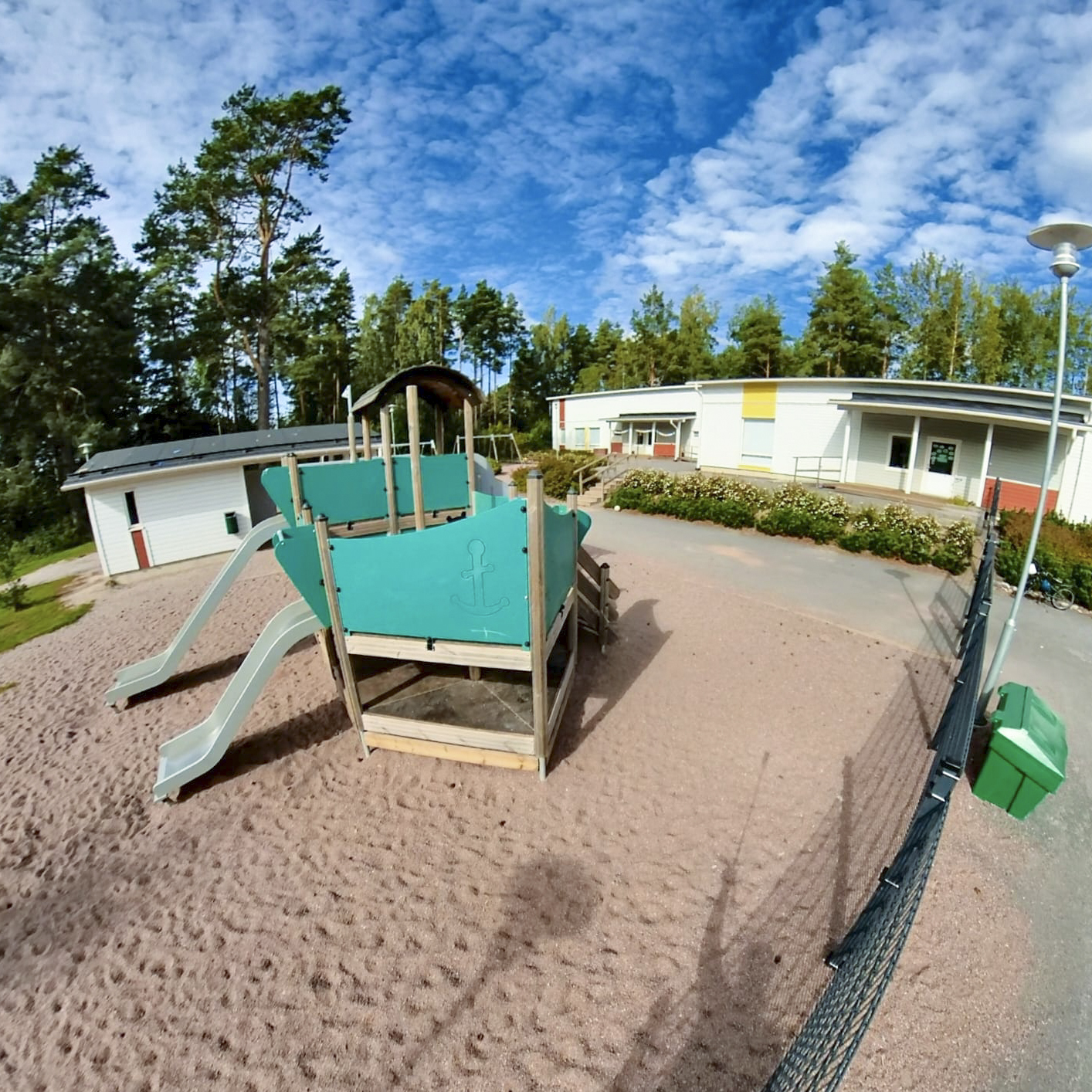 Päiväkoti Pisara ulkoa kuvattuna.