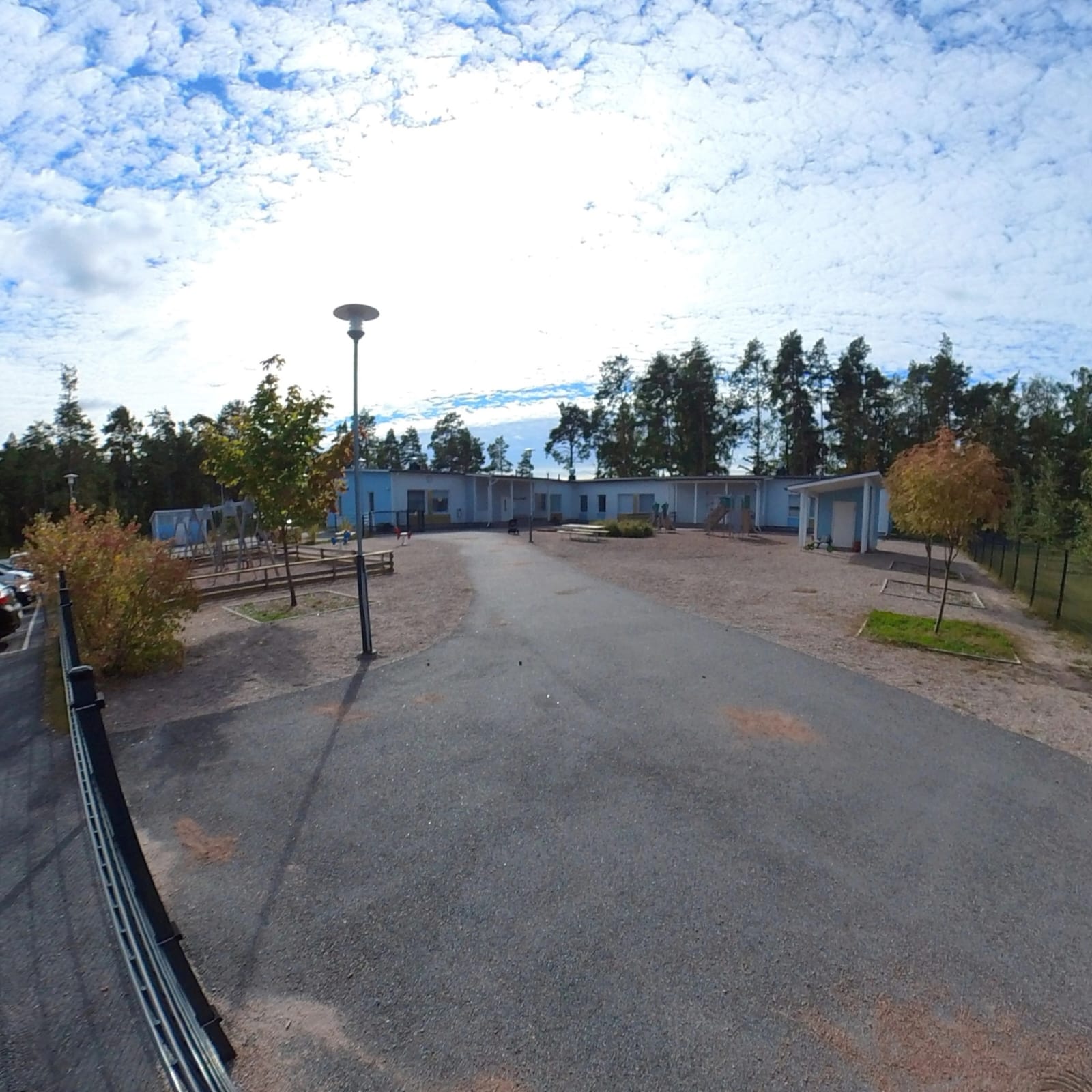 Päiväkoti Kaunisranta ulkoa kuvattuna.