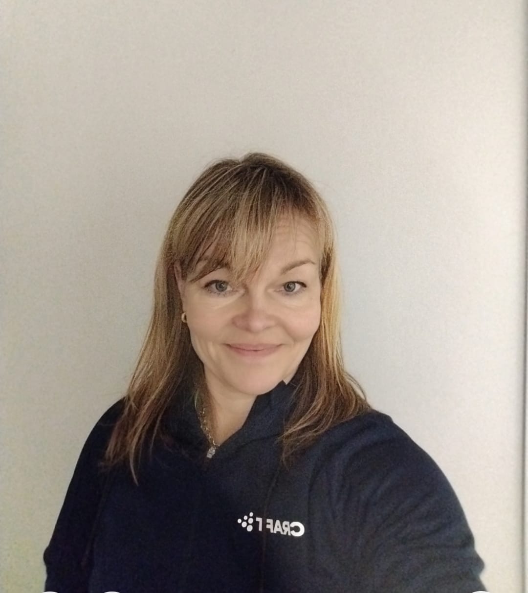 vaalea naisen yhteystietokorttikuva