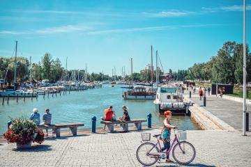 Kaupunginlahden rannalla