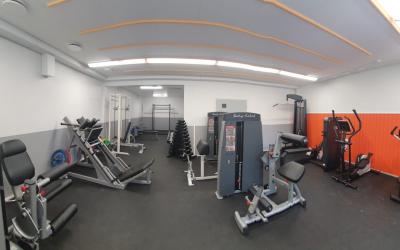 panoraamakuva kuntosalista