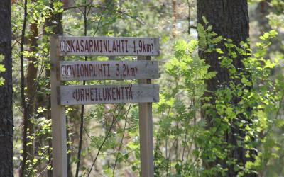 Reitin opaste Kasarminlahden laavulle ja Vionpuhdille