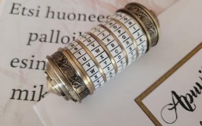 numerolukko, joka kuvaa pakopelin tehtävää