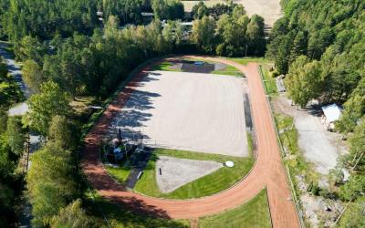 Kalannin urheilukenttä kuvattuna yläilmoista