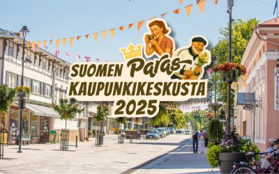 Kuvassa suomen paras kaupunkikeskusta logo sekä näkymä Alisenkadun rakennuksista ja juhlaviireistä