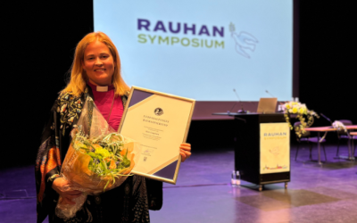 Uudenkaupungin rauhanpalkinnon saaja piispa Mari Leppänen.