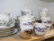 Astioita kierrätyskeskuksessa