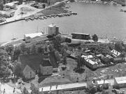 Baltzarborgin tiivis ja epäsäännöllisesti rakentunut alue kuvassa oikealla