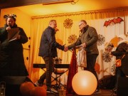 Vuoden Hehkuvin Asmo Hällfors lavalla.