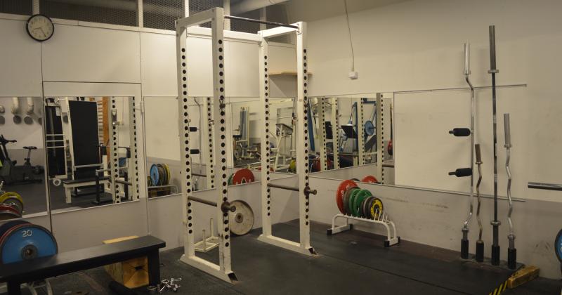 Voimailusalin painonnostovälineet