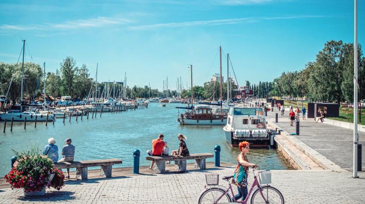 Kaupunginlahden rannalla