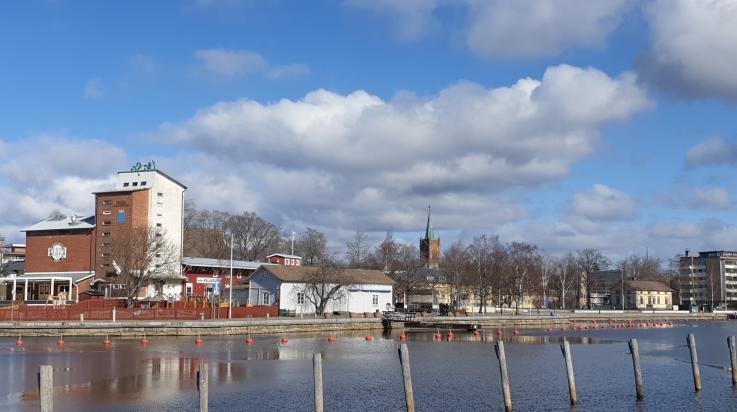 Pakkahuoneen rannan näkymää