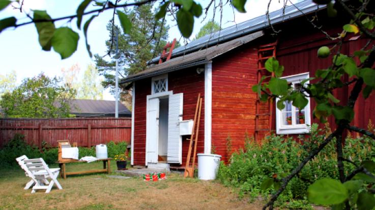 Merimiehenkotimuseon pihalla voi puuhata monenlaista hauskaa