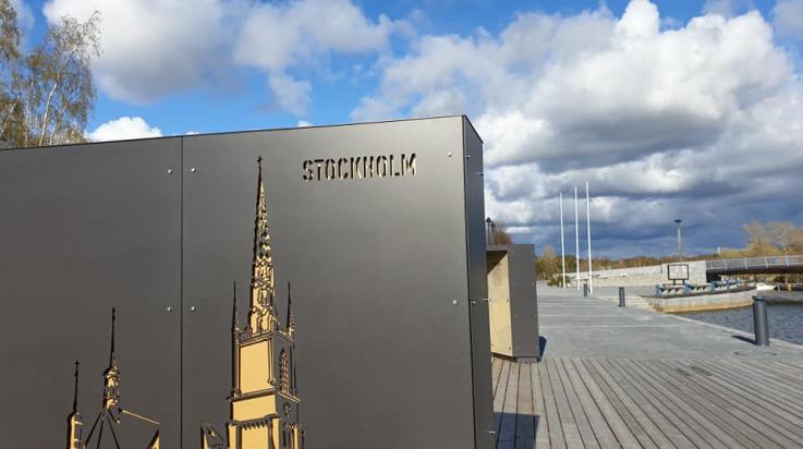 Tarinaseinä Kaupunginlahden rannalla