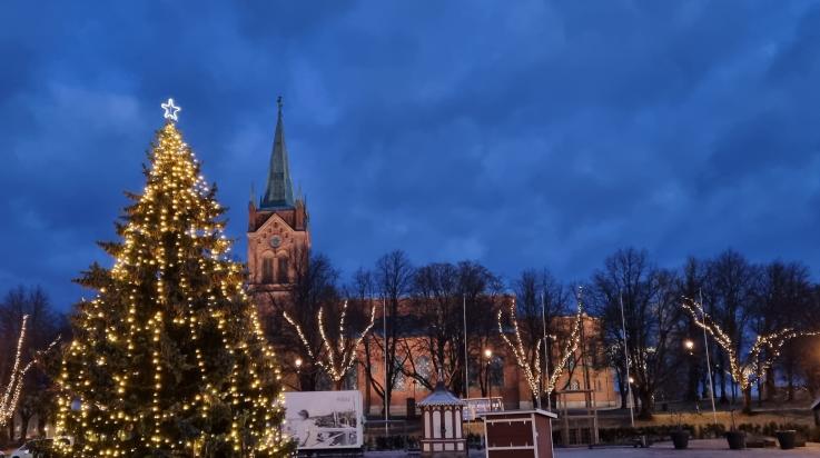Torin joulukuusi ja kirkko