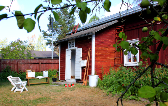 Merimiehenkotimuseon pihalla voi puuhata monenlaista hauskaa