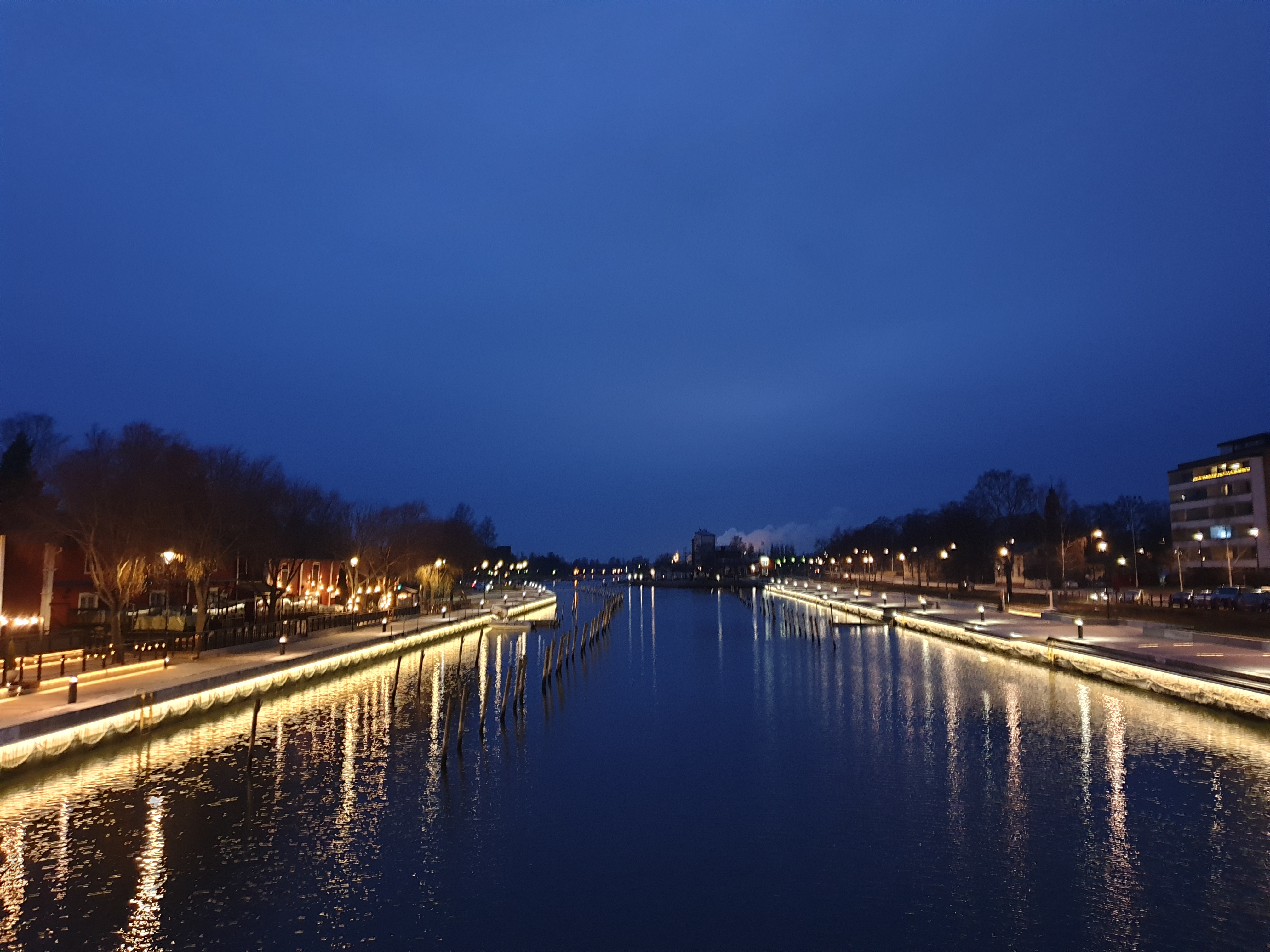 Kaupunginlahti iltavalaistus