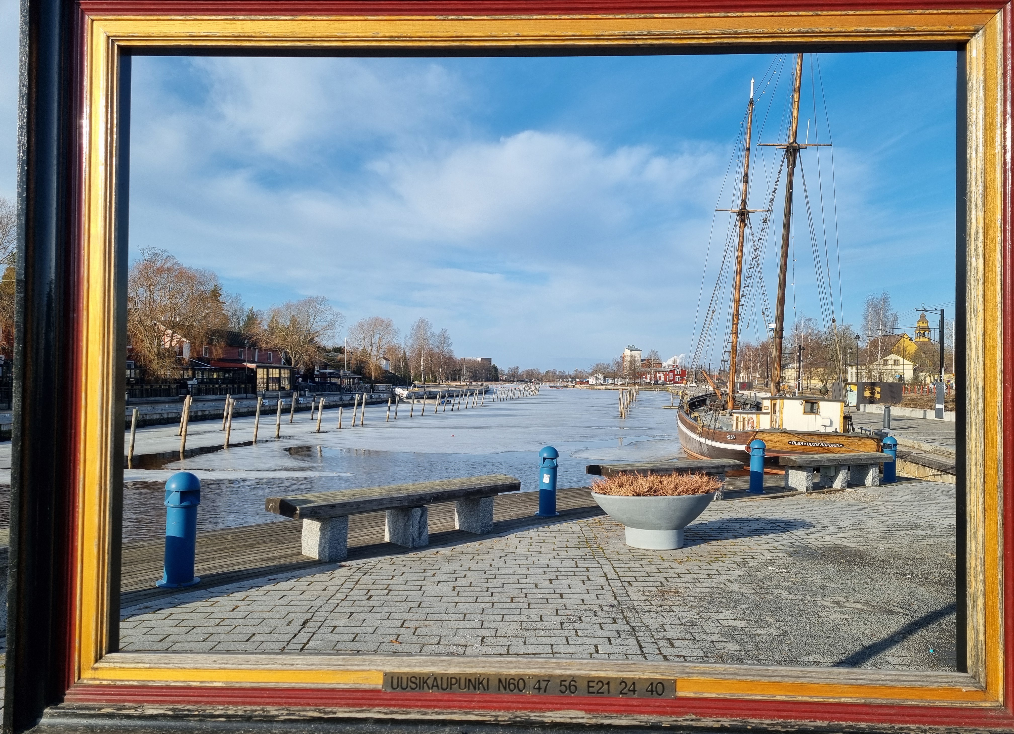 Kaupunginlahden rantaa raameissa