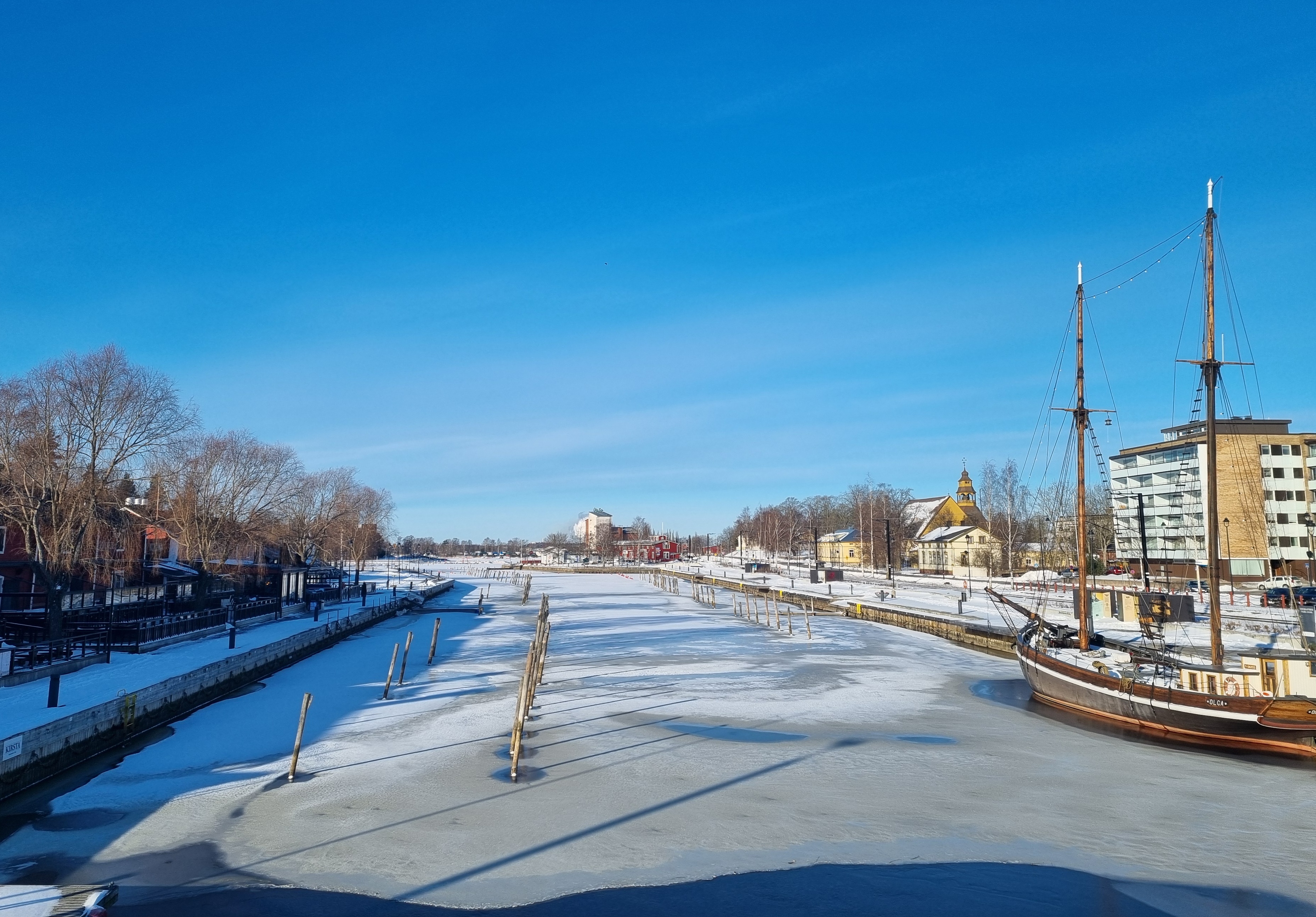 Maaliskuinen Kaupunginlahdenranta