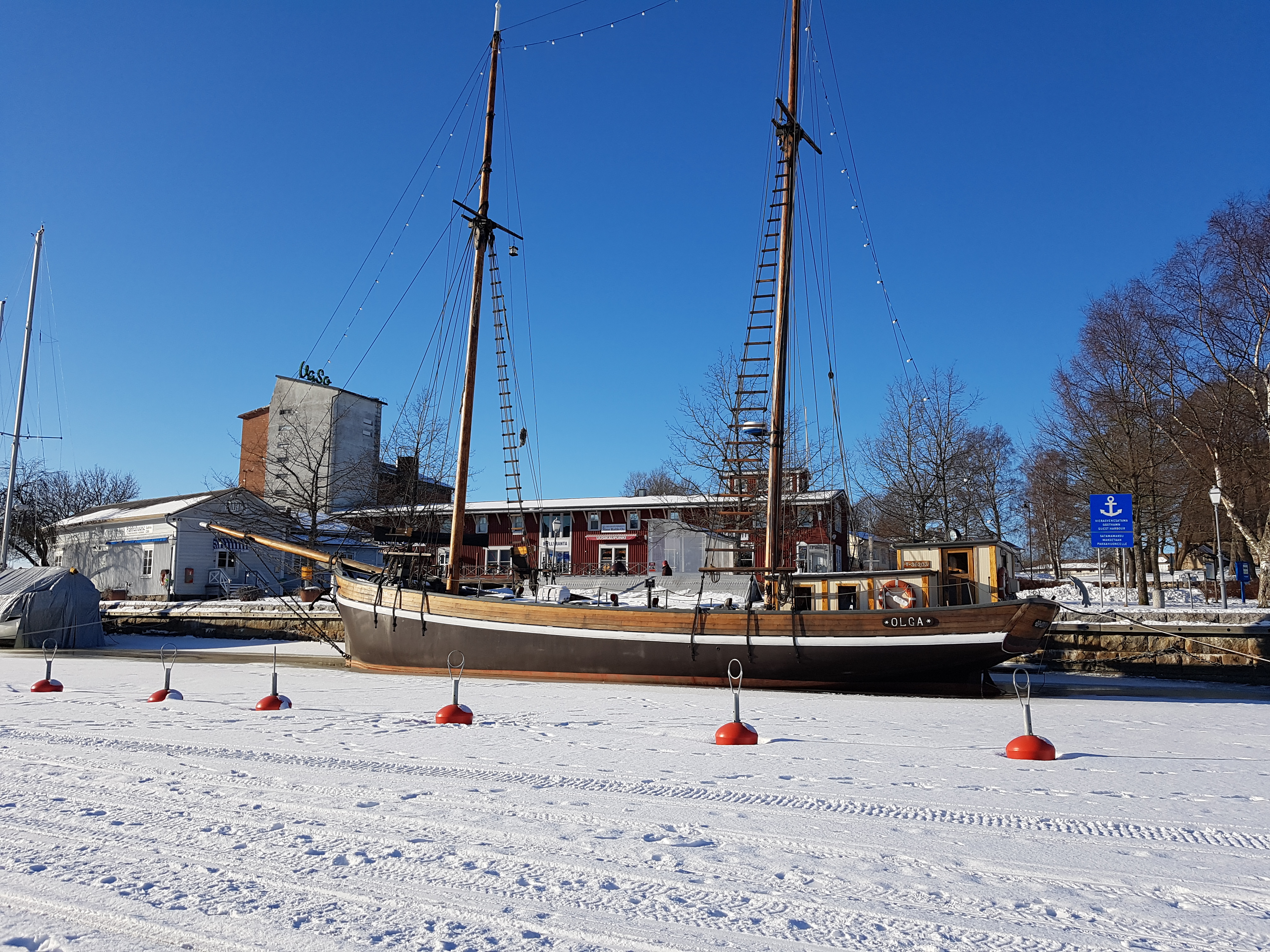 Olga Pakkahuoneella talvella