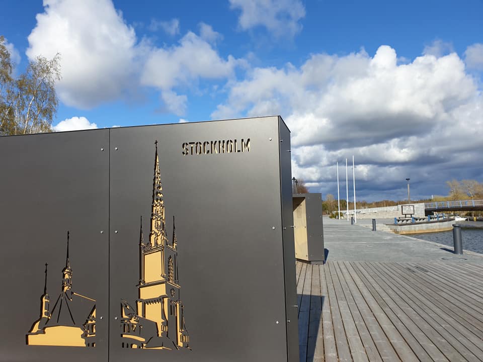 Tarinaseinä Kaupunginlahden rannalla