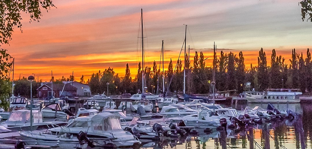 Matkailuesitteen kansi